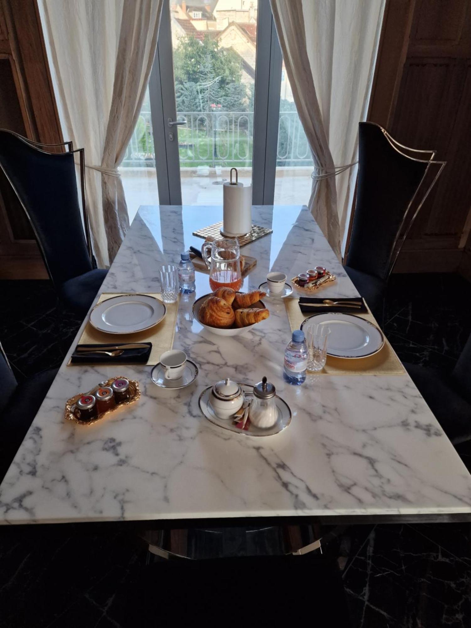Les Etoiles Bed and Breakfast Tonnerre Buitenkant foto